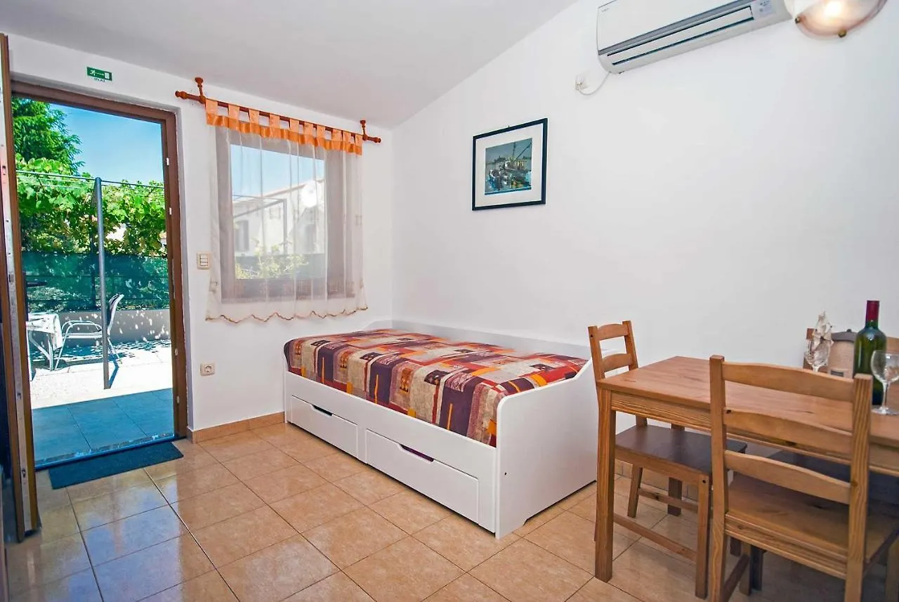 Holiday home Apartman Kirac Pomer