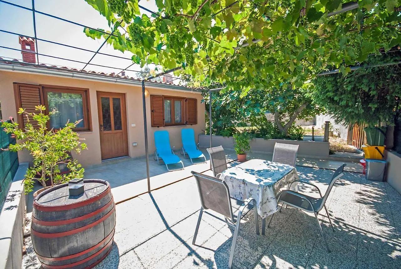 Holiday home Apartman Kirac Pomer