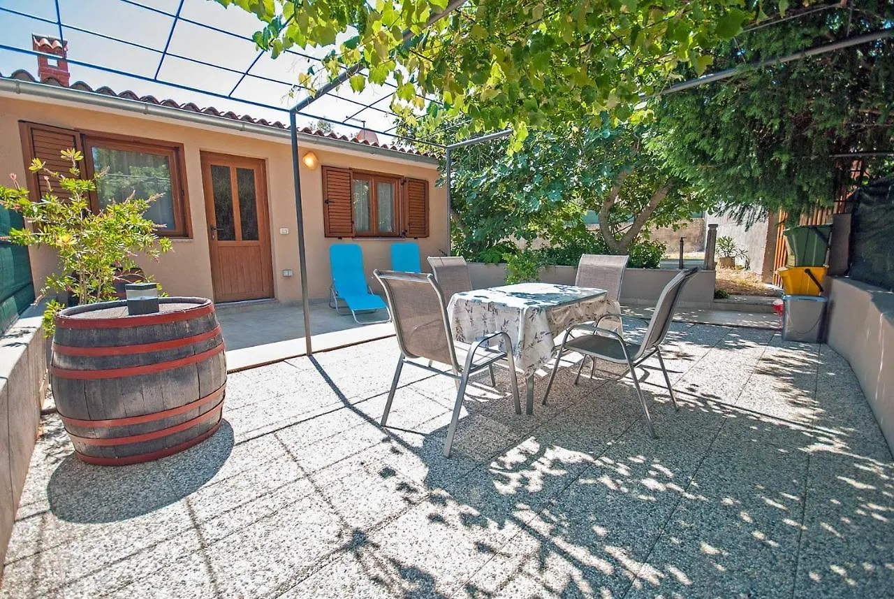 Apartman Kirac Pomer