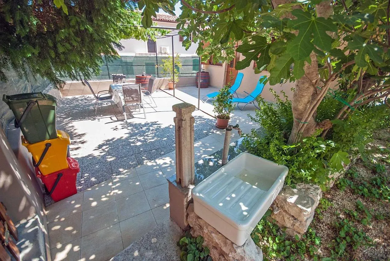 Apartman Kirac Pomer Holiday home